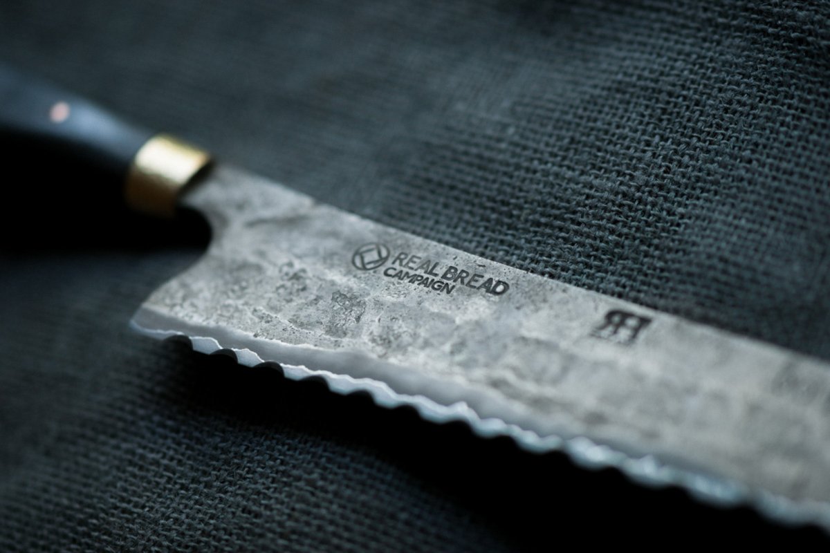 Superior sourdough slicer. Copyright: Richard Harris Knives