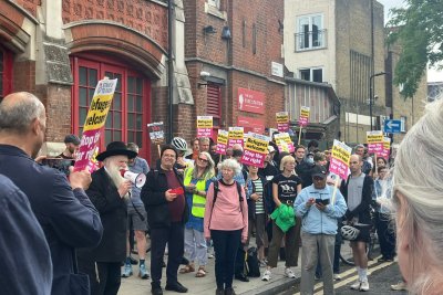 Peaceful opposition in Hackney to racist violence. Credit: Katy Barker